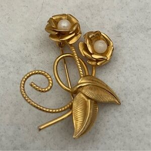 Vintage MCM Flower Pin Brooch Faux Pearl Gold Tone